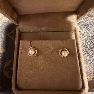 14k SOLID GOLD Pearl Stud Earrings 4.7mm